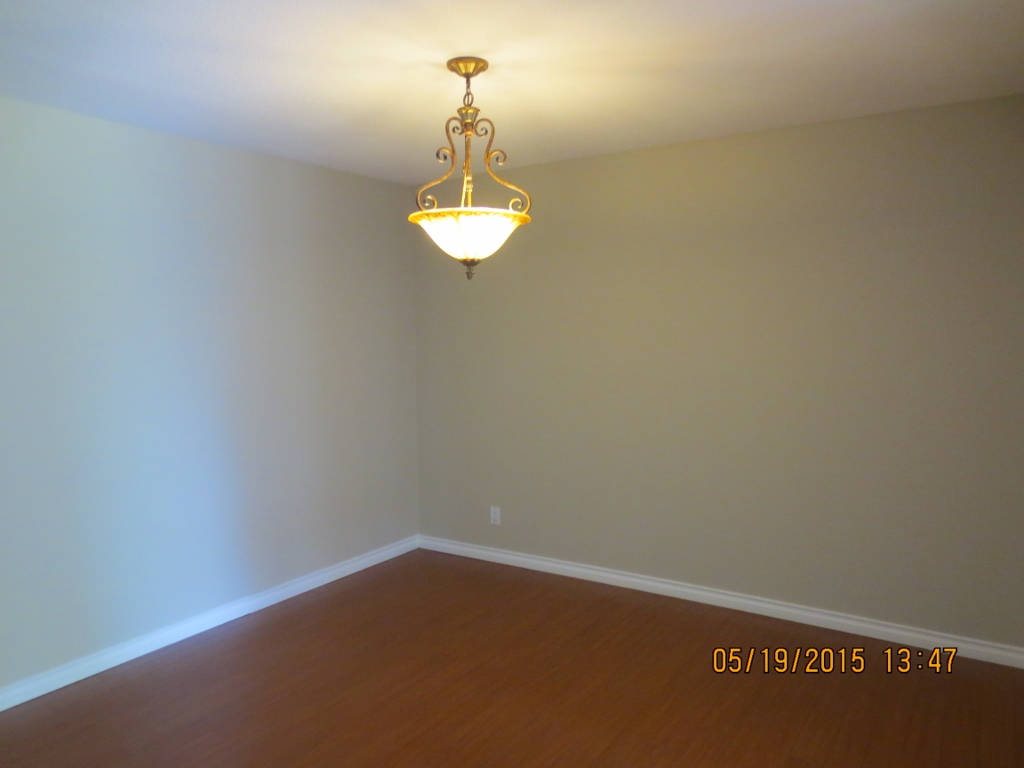 #211-223 Mountain Hwy, North Vancouver, BC, V7J 3V3