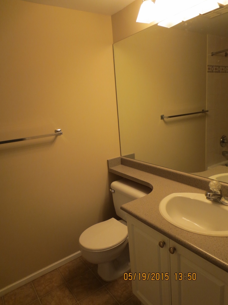 #211-223 Mountain Hwy, North Vancouver, BC, V7J 3V3