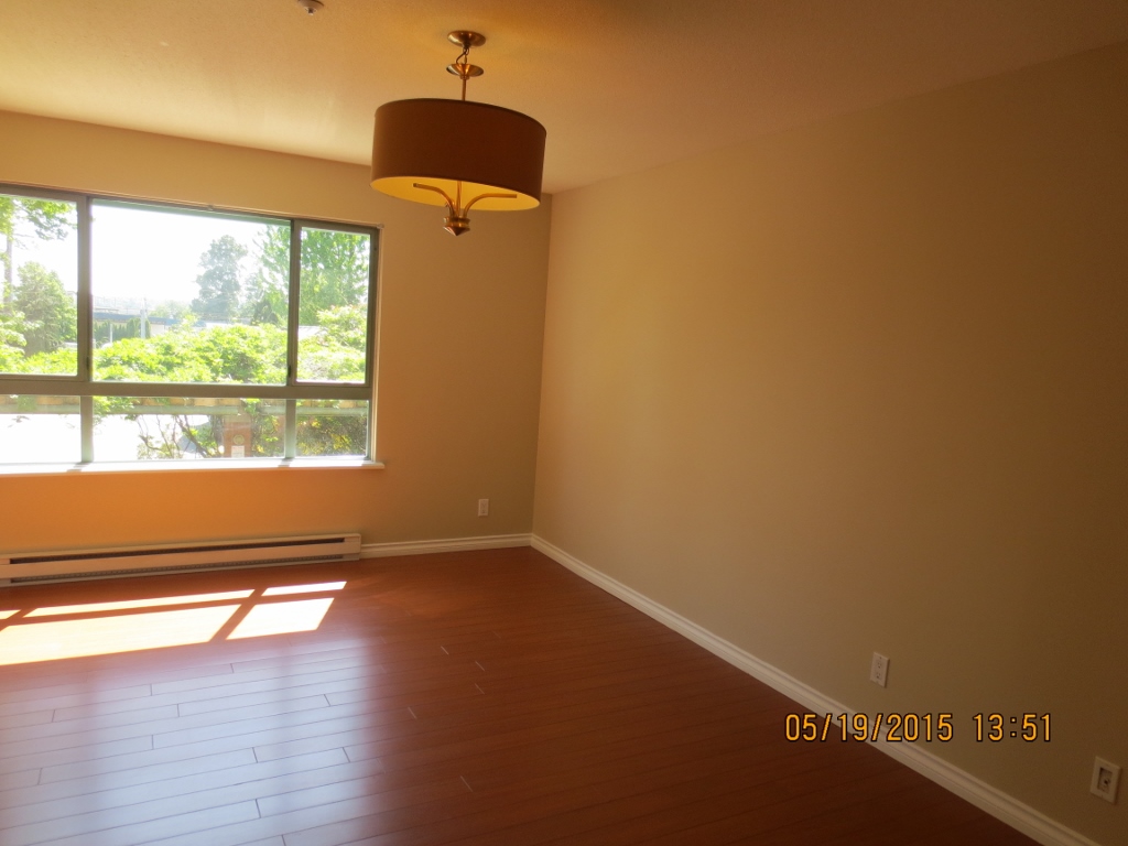 #211-223 Mountain Hwy, North Vancouver, BC, V7J 3V3