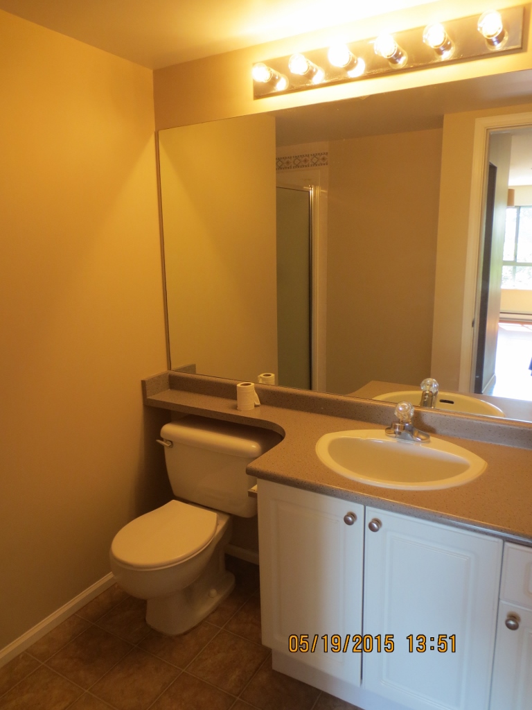 #211-223 Mountain Hwy, North Vancouver, BC, V7J 3V3