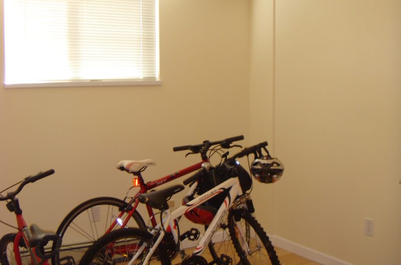 4050 McGill St, Burnaby, V5C 1M5