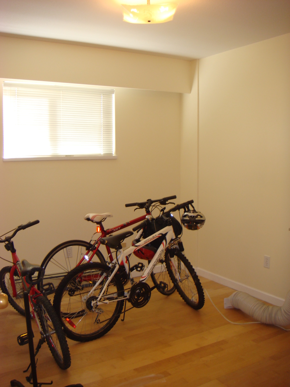 4050 McGill St, Burnaby, V5C 1M5