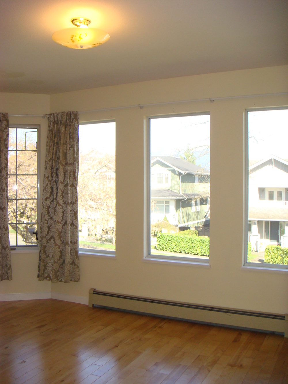 4050 McGill St, Burnaby, V5C 1M5