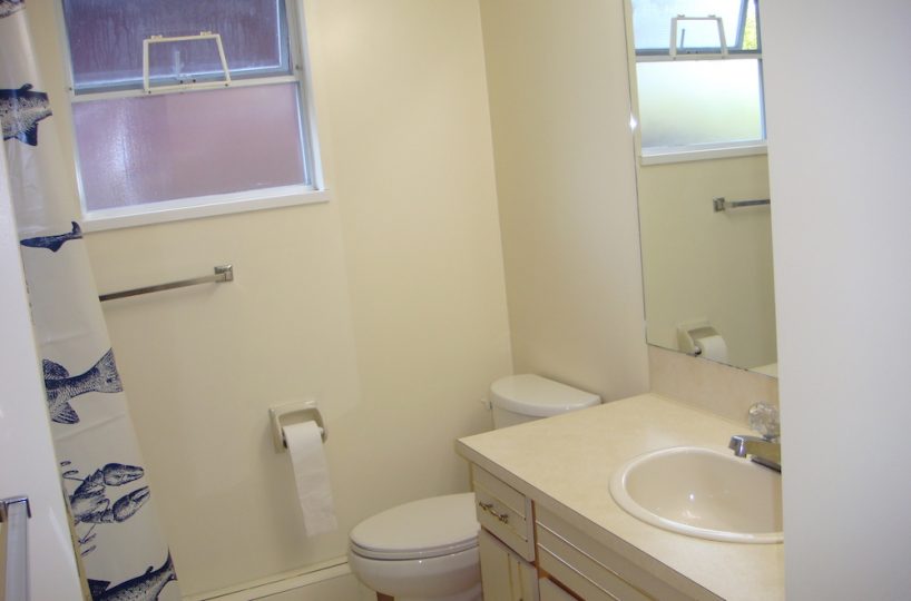 Ground Floor Suite - 4050 McGill St, Burnaby, V5C 1M5