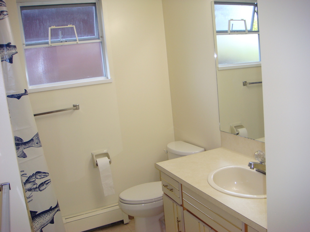 Ground Floor Suite - 4050 McGill St, Burnaby, V5C 1M5