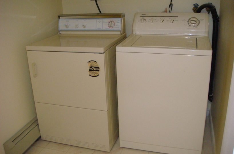 Ground Floor Suite - 4050 McGill St, Burnaby, V5C 1M5