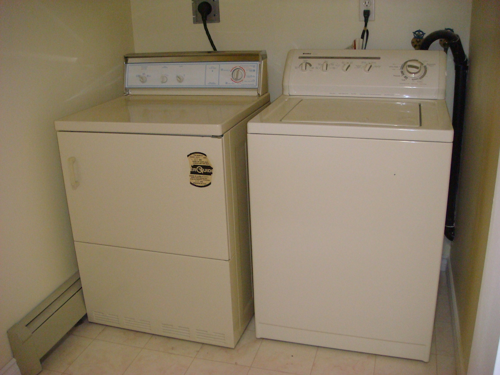 Ground Floor Suite - 4050 McGill St, Burnaby, V5C 1M5