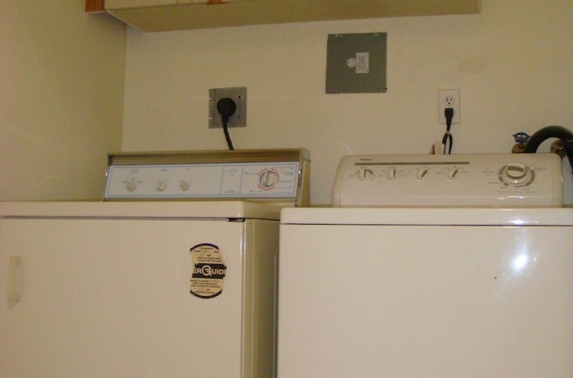 Ground Floor Suite - 4050 McGill St, Burnaby, V5C 1M5