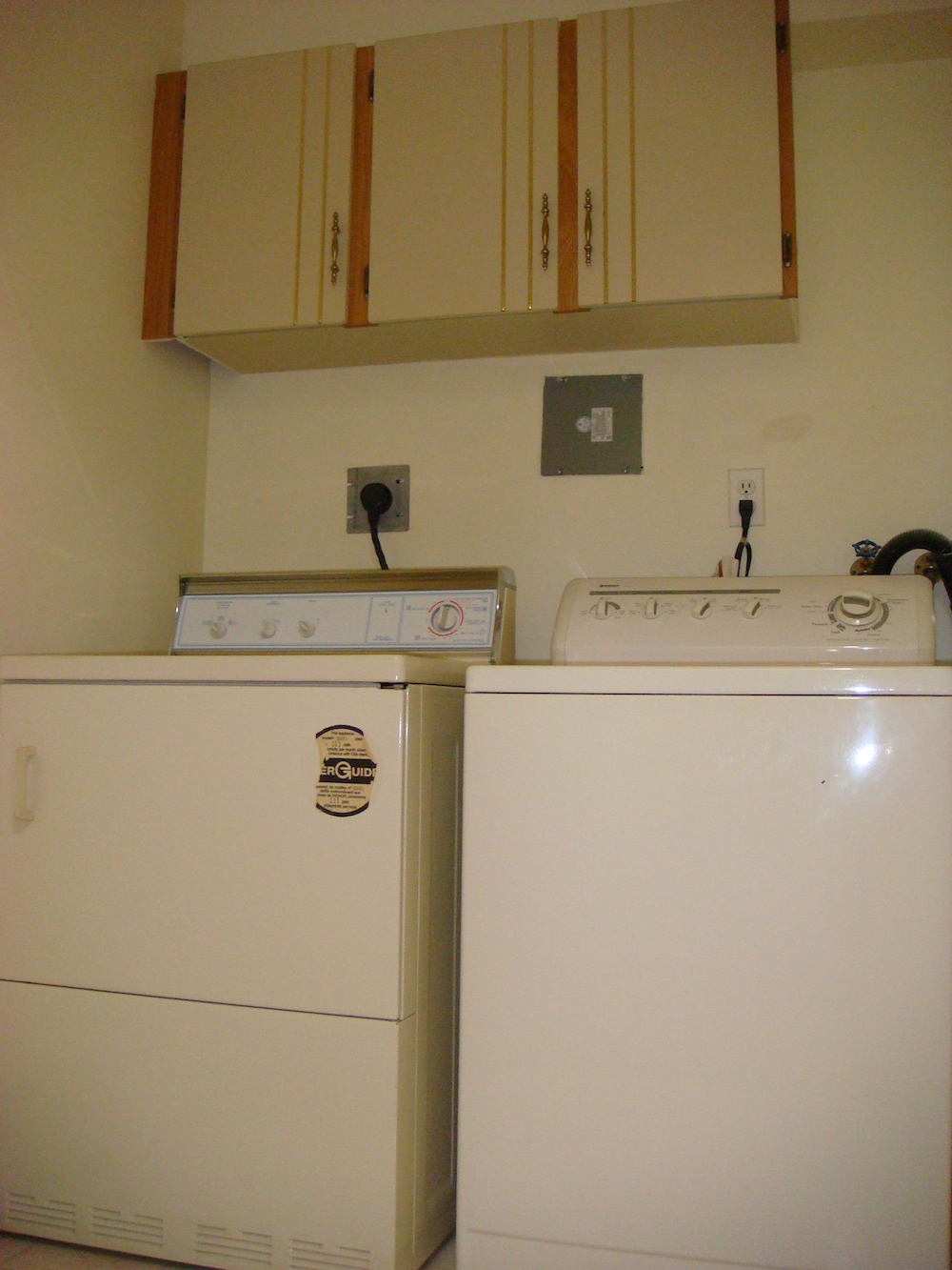 Ground Floor Suite - 4050 McGill St, Burnaby, V5C 1M5