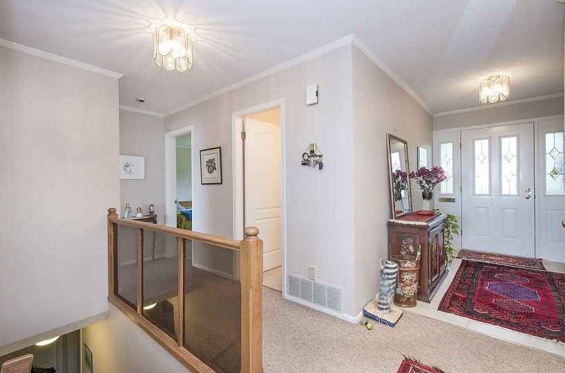 1120 Queens Avenue, West Vancouver V7S 2K2