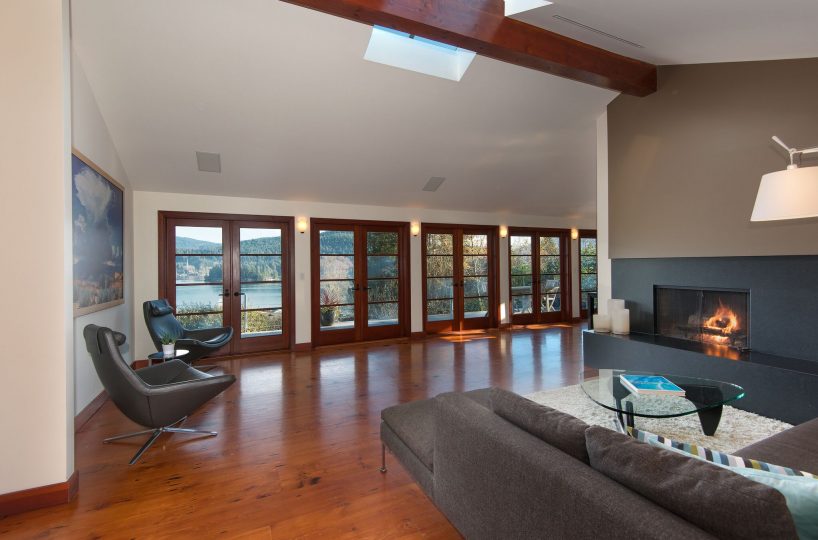 744 Roslyn Blvd, North Vancouver V7G 1P3