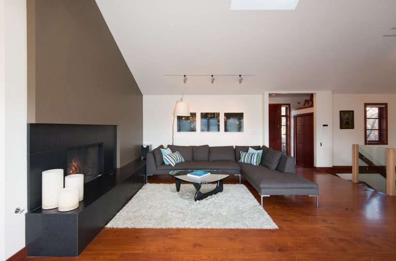 744 Roslyn Blvd, North Vancouver V7G 1P3