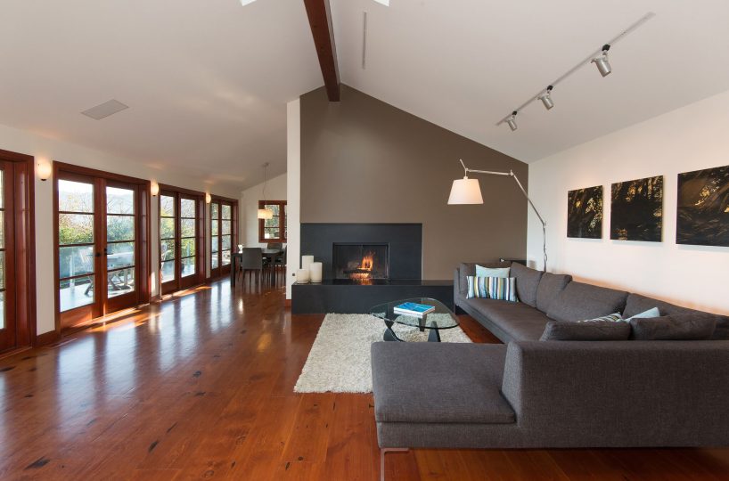 744 Roslyn Blvd, North Vancouver V7G 1P3