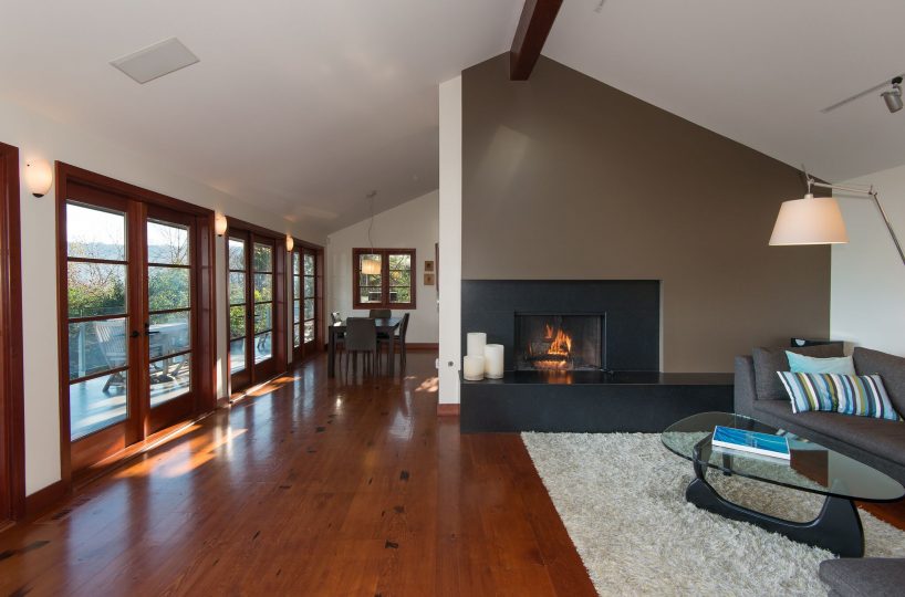 744 Roslyn Blvd, North Vancouver V7G 1P3