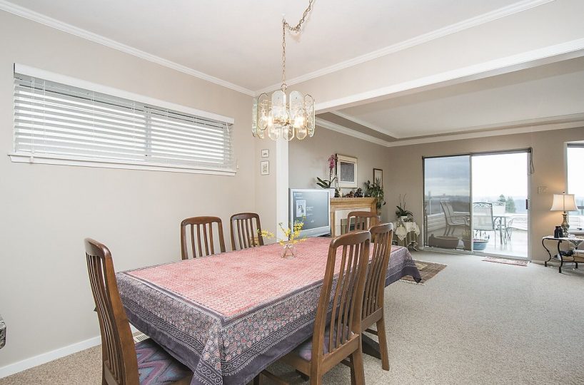 1120 Queens Avenue, West Vancouver V7S 2K2