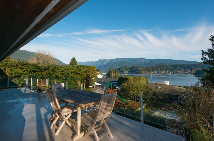 744 Roslyn Blvd, North Vancouver V7G 1P3