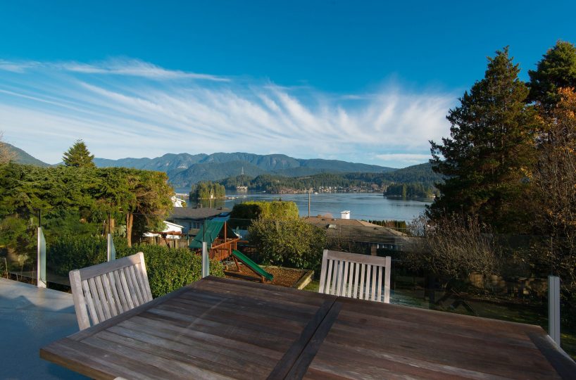 744 Roslyn Blvd, North Vancouver V7G 1P3