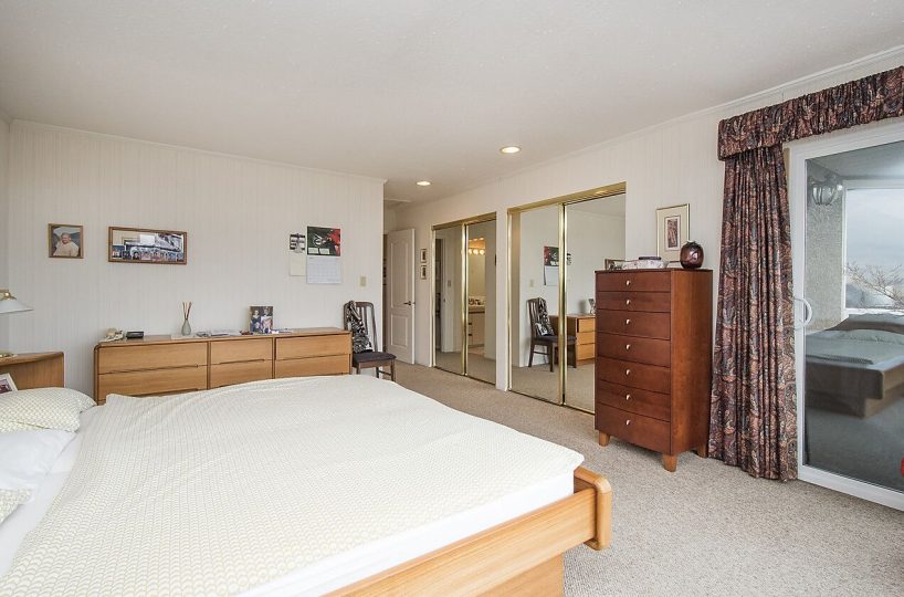 1120 Queens Avenue, West Vancouver V7S 2K2