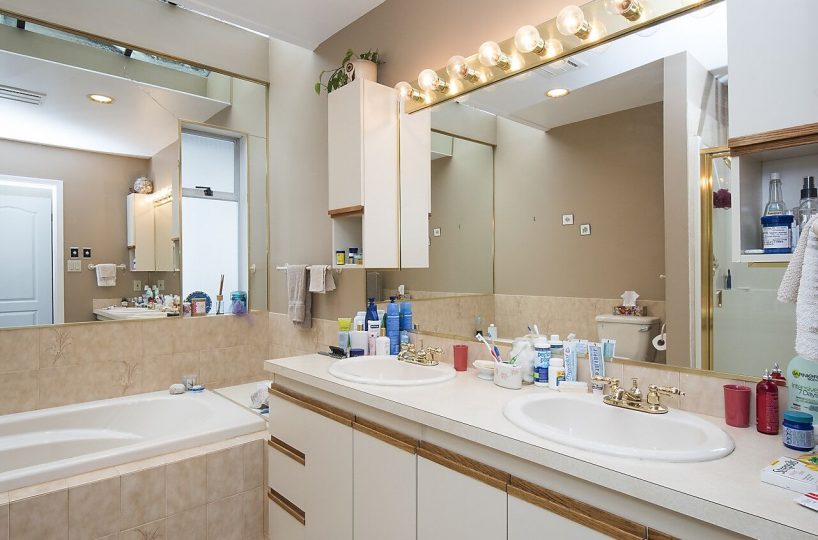 1120 Queens Avenue, West Vancouver V7S 2K2