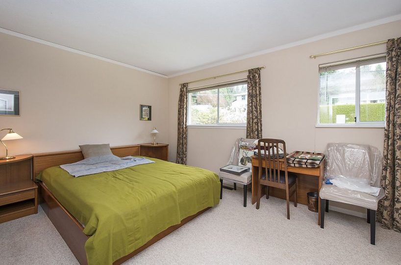 1120 Queens Avenue, West Vancouver V7S 2K2