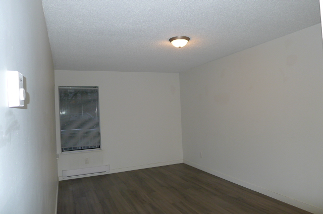 #206 – 9620 Manchester Drive, Burnaby V3N 4R2