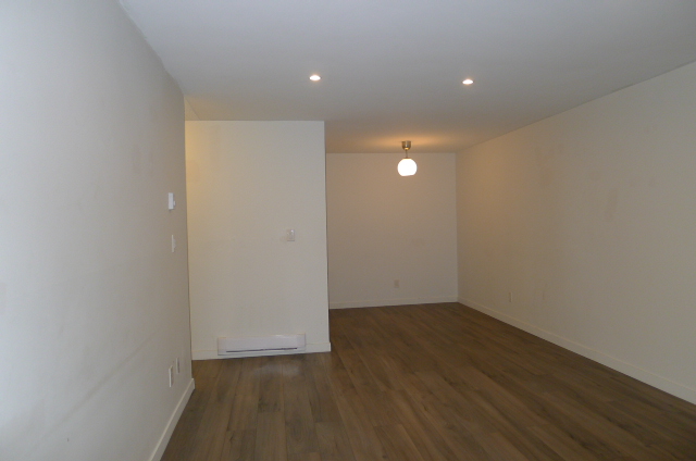 #206 – 9620 Manchester Drive, Burnaby V3N 4R2