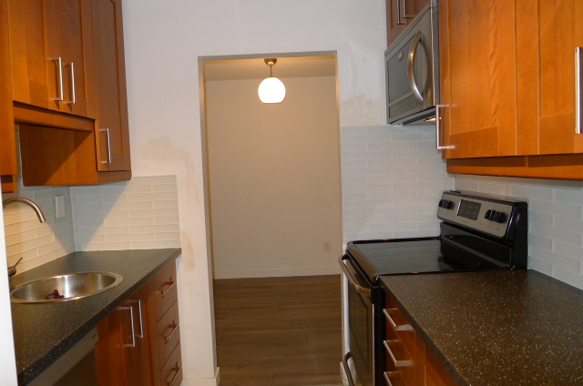 #206 – 9620 Manchester Drive, Burnaby V3N 4R2