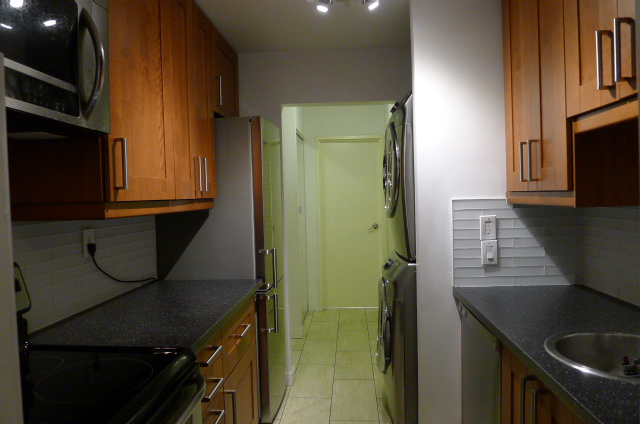 #206 – 9620 Manchester Drive, Burnaby V3N 4R2