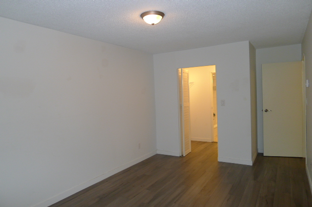 #206 – 9620 Manchester Drive, Burnaby V3N 4R2