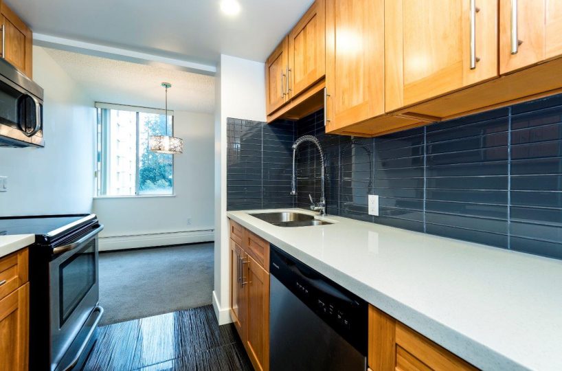 #209 - 2008 Fullerton Avenue, North Vancouver, BC V7P 3G7
