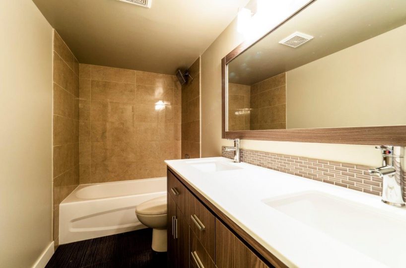 #209 - 2008 Fullerton Avenue, North Vancouver, BC V7P 3G7