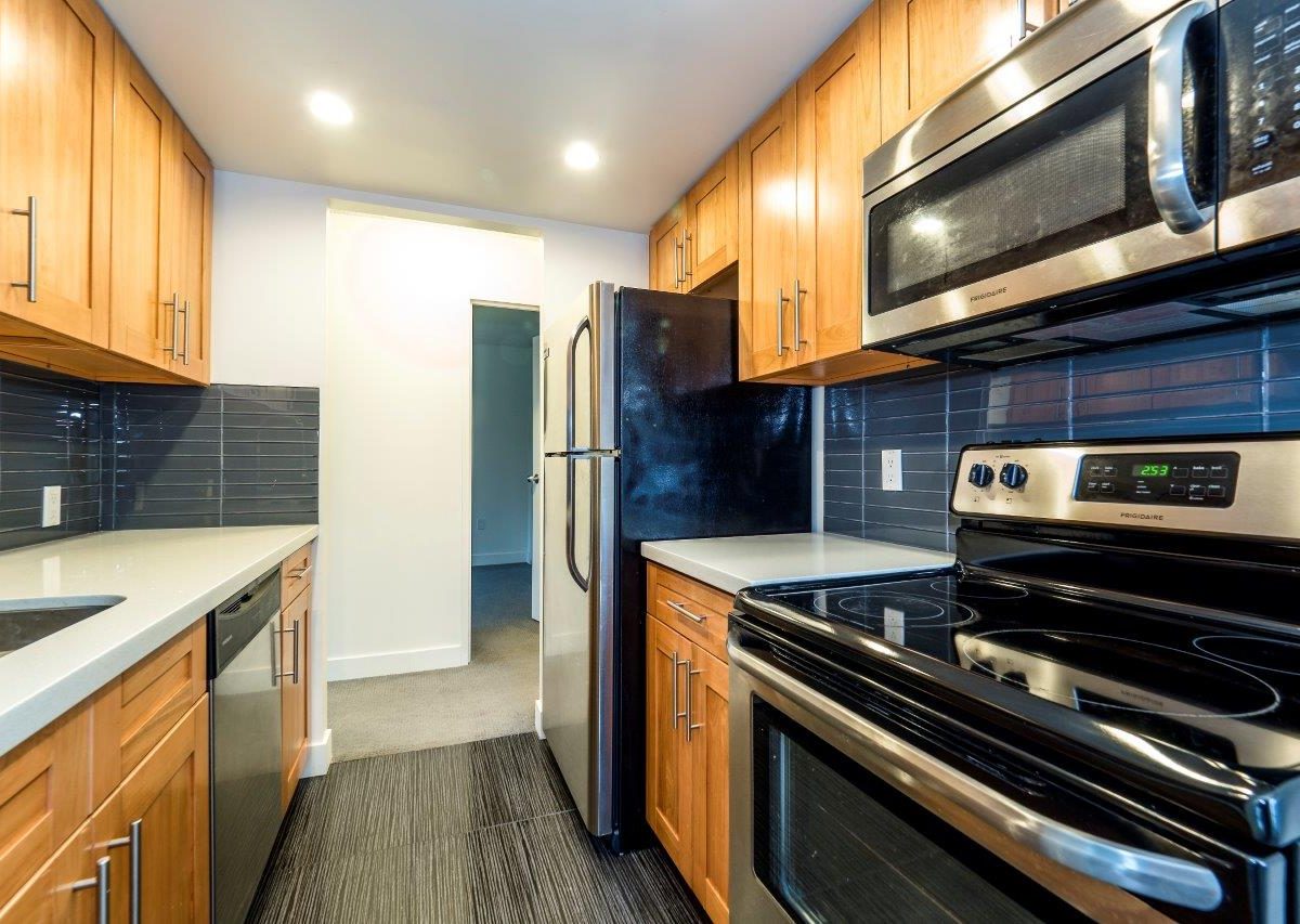 #209 - 2008 Fullerton Avenue, North Vancouver, BC V7P 3G7