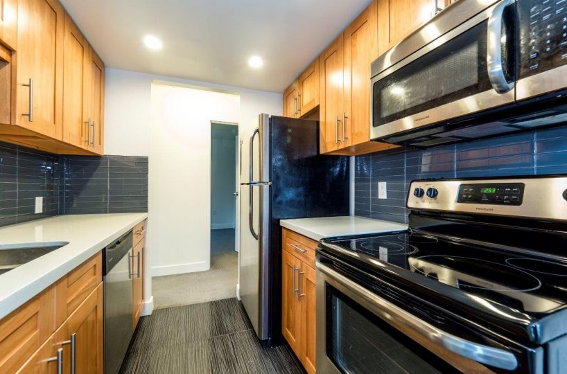 #209 - 2008 Fullerton Avenue, North Vancouver, BC V7P 3G7