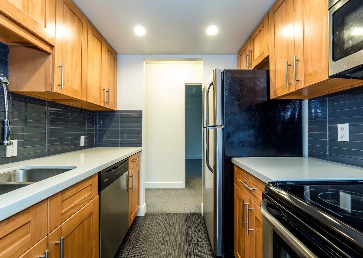 #209 - 2008 Fullerton Avenue, North Vancouver, BC V7P 3G7
