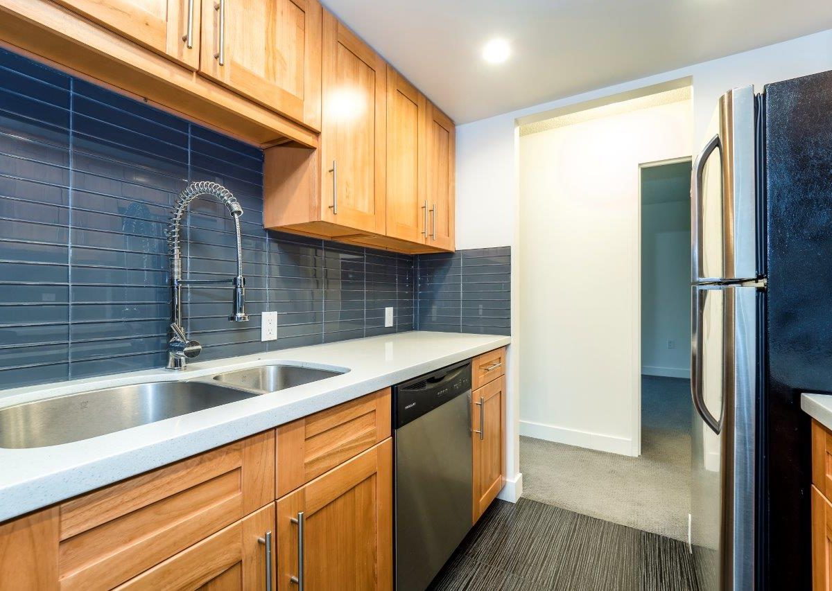 #209 - 2008 Fullerton Avenue, North Vancouver, BC V7P 3G7