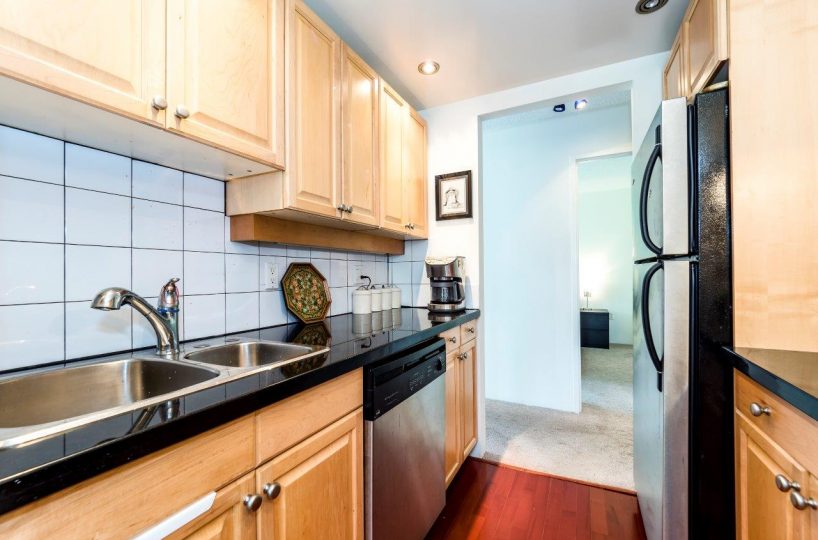 #404 - 2008 Fullerton Avenue, North Vancouver, BC V7P 3G7