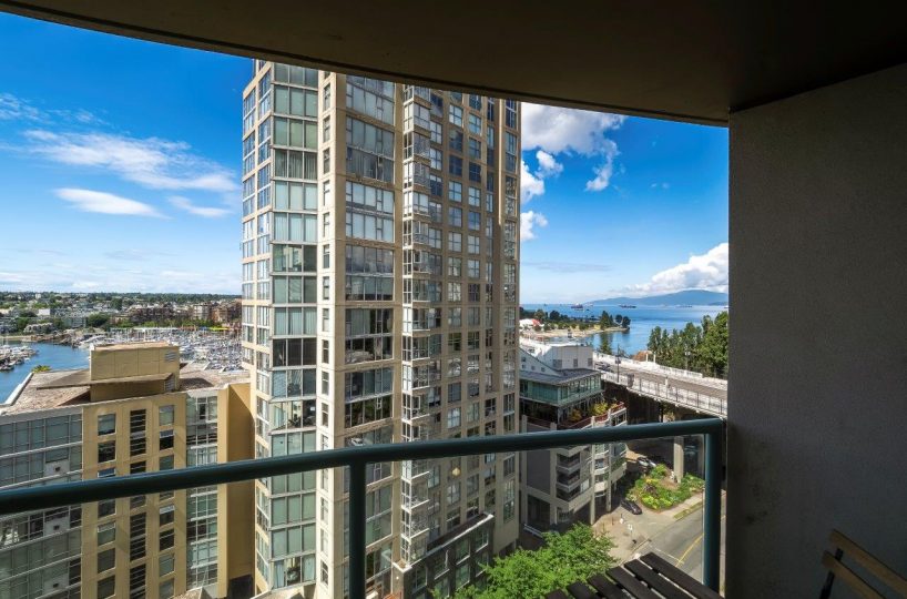 #1402 - 907 Beach Avenue, Vancouver V6Z 2R3