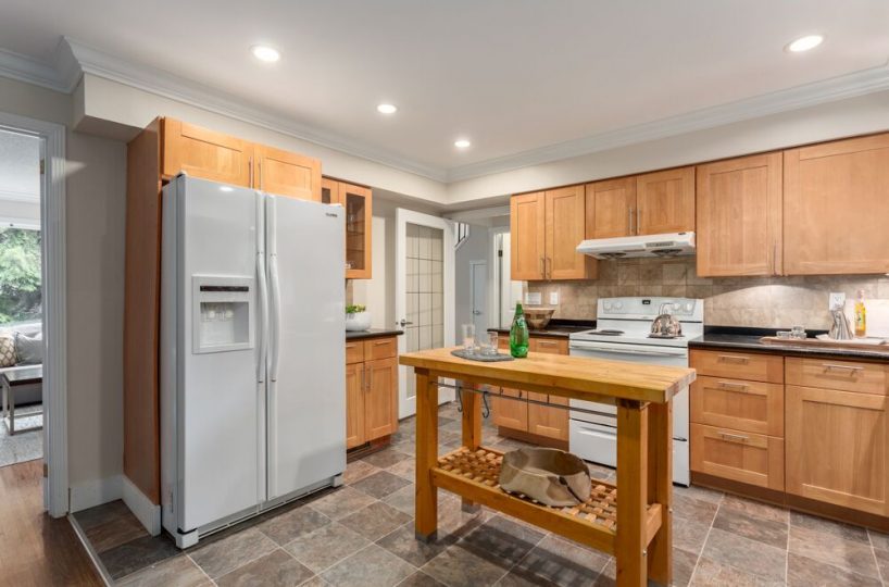 992 Canyon Blvd, North Vancouver V7R 2K1