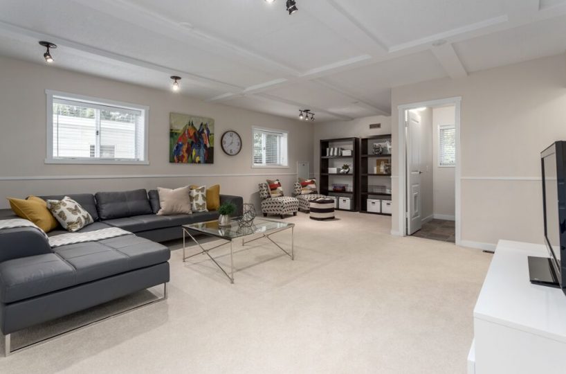 992 Canyon Blvd, North Vancouver V7R 2K1