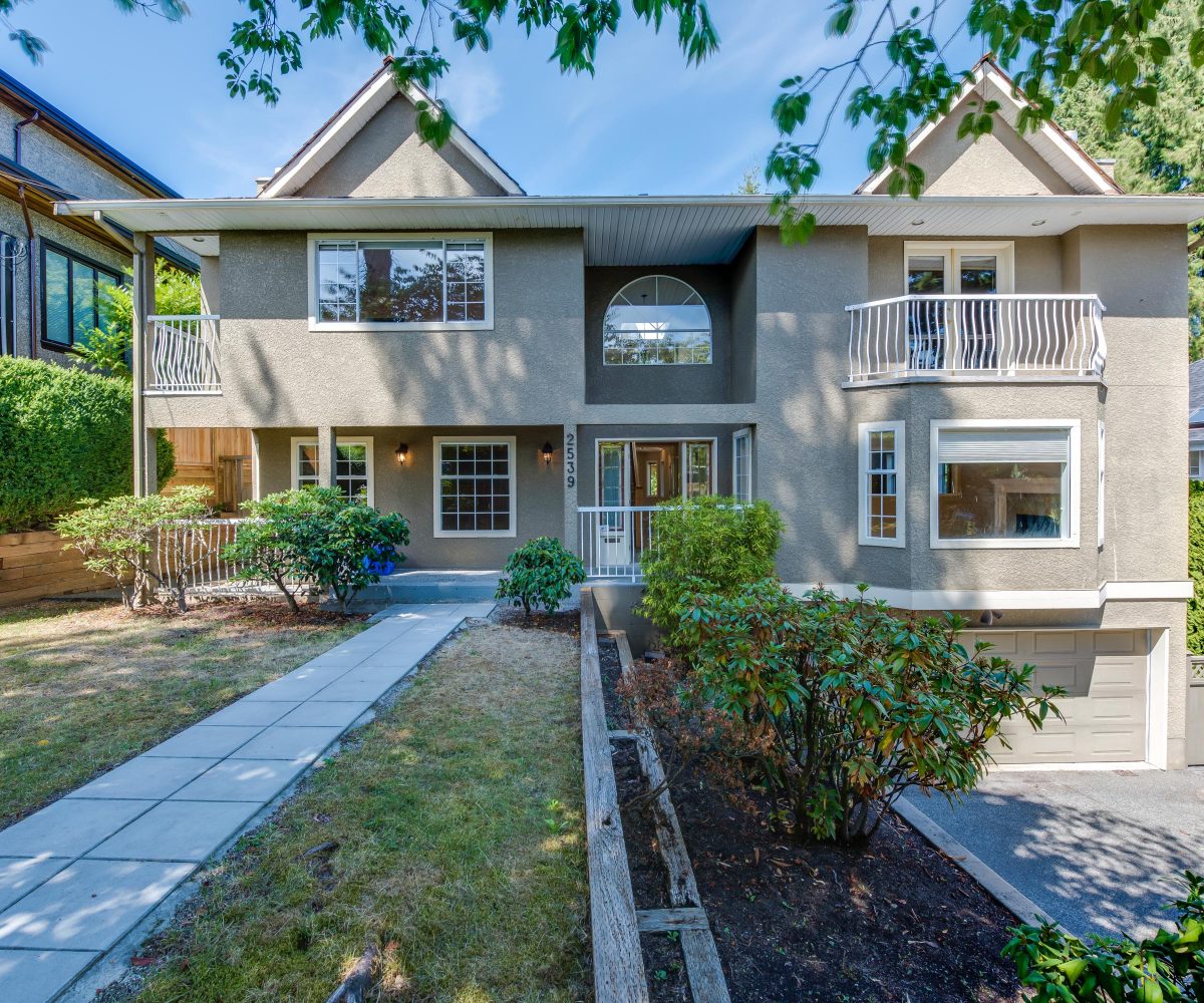 2539 Kings Avenue, West Vancouver, BC V7V 2C7