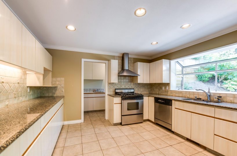 2539 Kings Avenue, West Vancouver, BC V7V 2C7