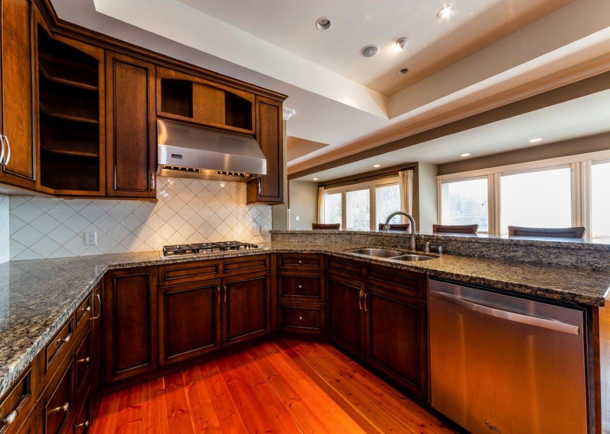 5741 Seaview Road, West Vancouver, BC V7W 1R7