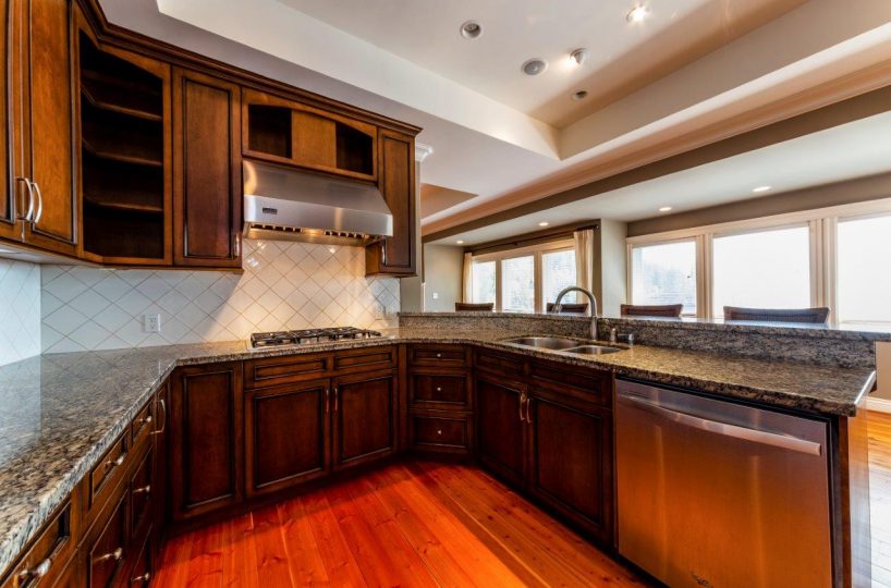 5741 Seaview Road, West Vancouver, BC V7W 1R7