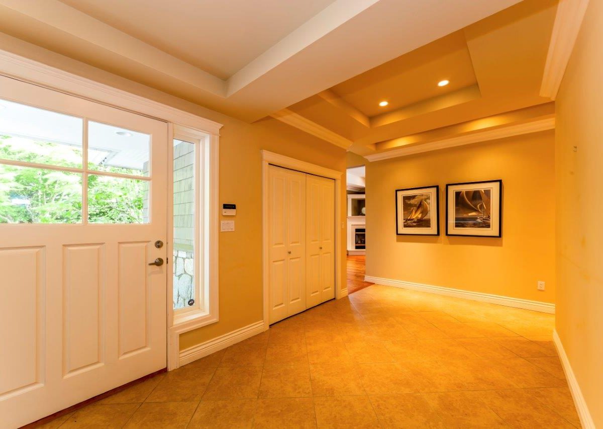 5741 Seaview Road, West Vancouver, BC V7W 1R7