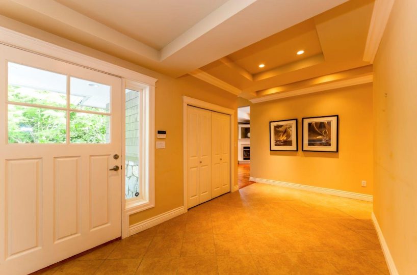 5741 Seaview Road, West Vancouver, BC V7W 1R7