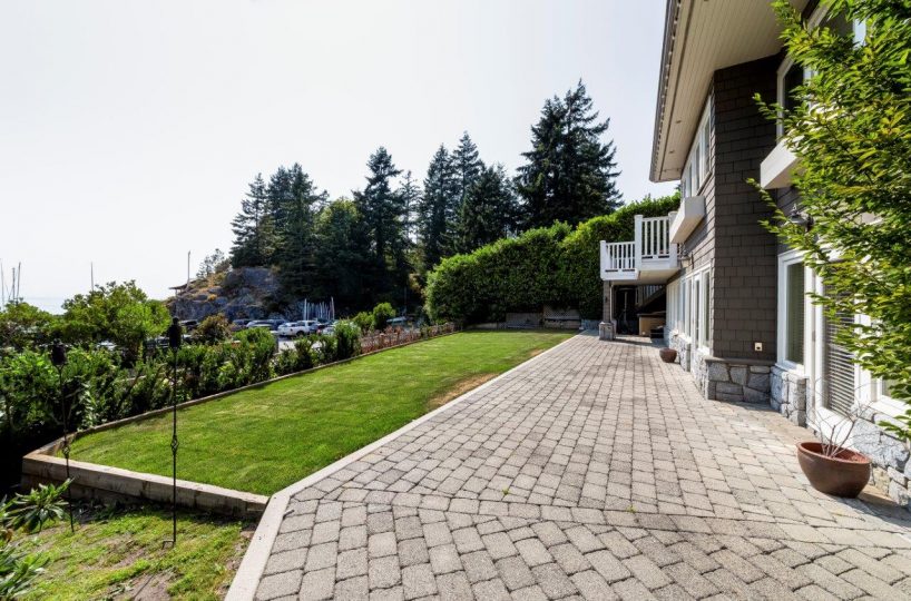 5741 Seaview Road, West Vancouver, BC V7W 1R7