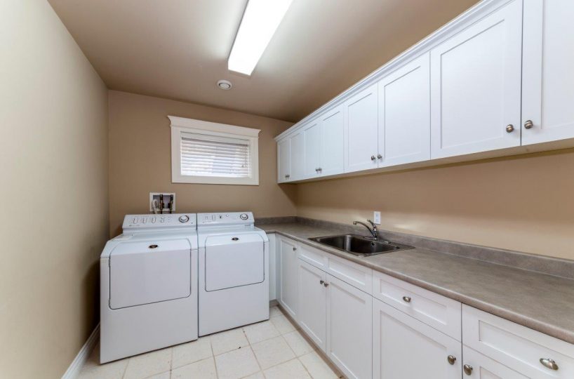 5741 Seaview Road, West Vancouver, BC V7W 1R7