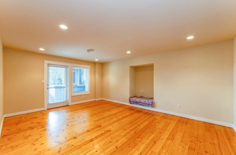 5741 Seaview Road, West Vancouver, BC V7W 1R7