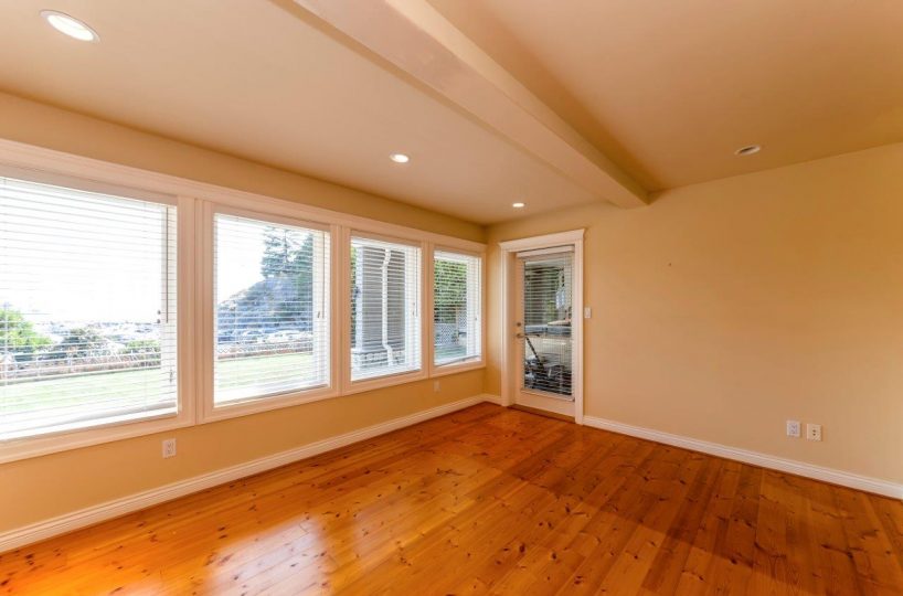 5741 Seaview Road, West Vancouver, BC V7W 1R7