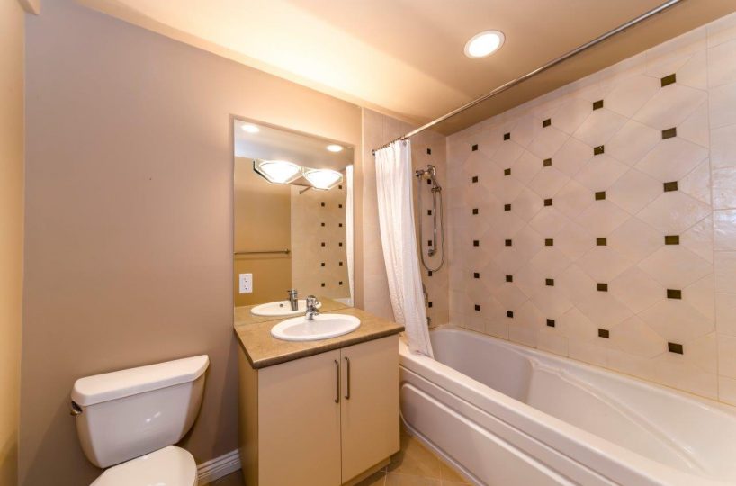 5741 Seaview Road, West Vancouver, BC V7W 1R7